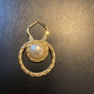 Gold tone and pearl scarf clasp
